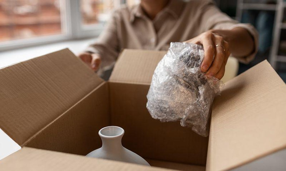 How to Use Carton Boxes, Bubble Wrap, and Tape Correctly